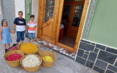 Arreglo de calles con flores