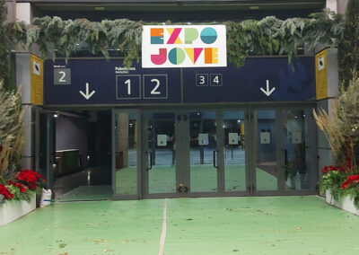 Tot en Ú decora de nuevo ExpoJove 2022