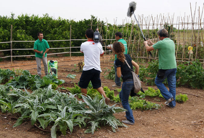 Momentos de la grabación del huerto urbano