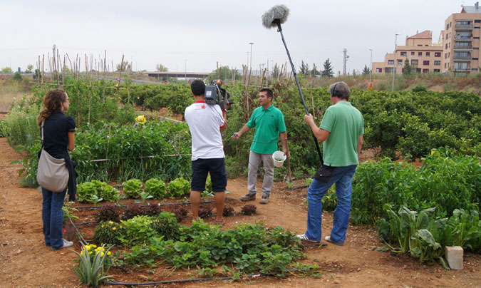 Momentos de la grabación del huerto urbano